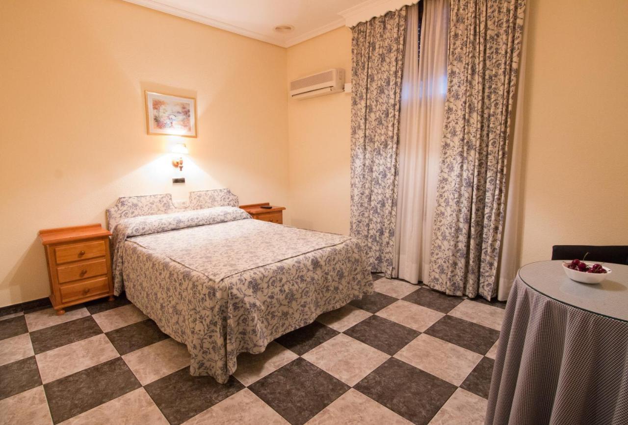 Hostal Santa Ana Madridejos Zewnętrze zdjęcie