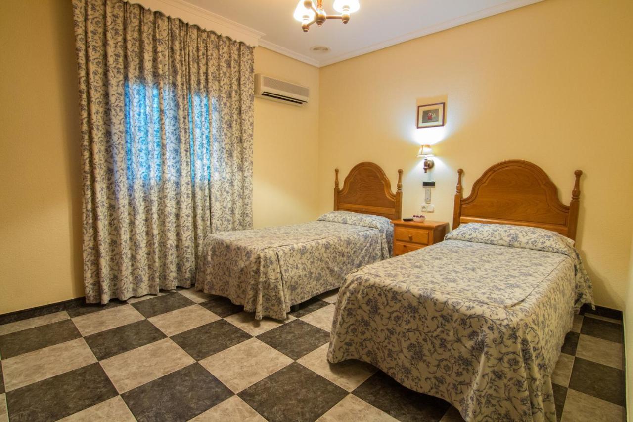Hostal Santa Ana Madridejos Zewnętrze zdjęcie
