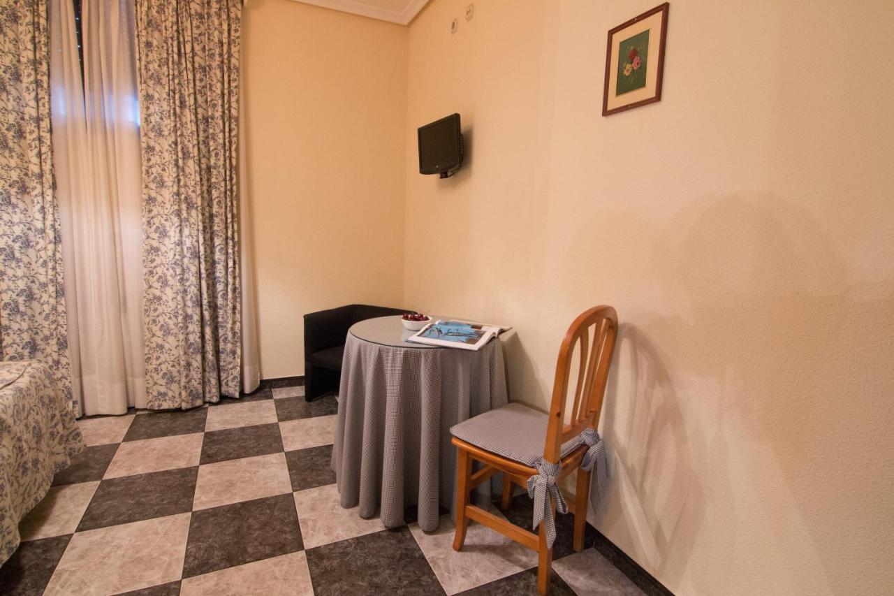 Hostal Santa Ana Madridejos Zewnętrze zdjęcie