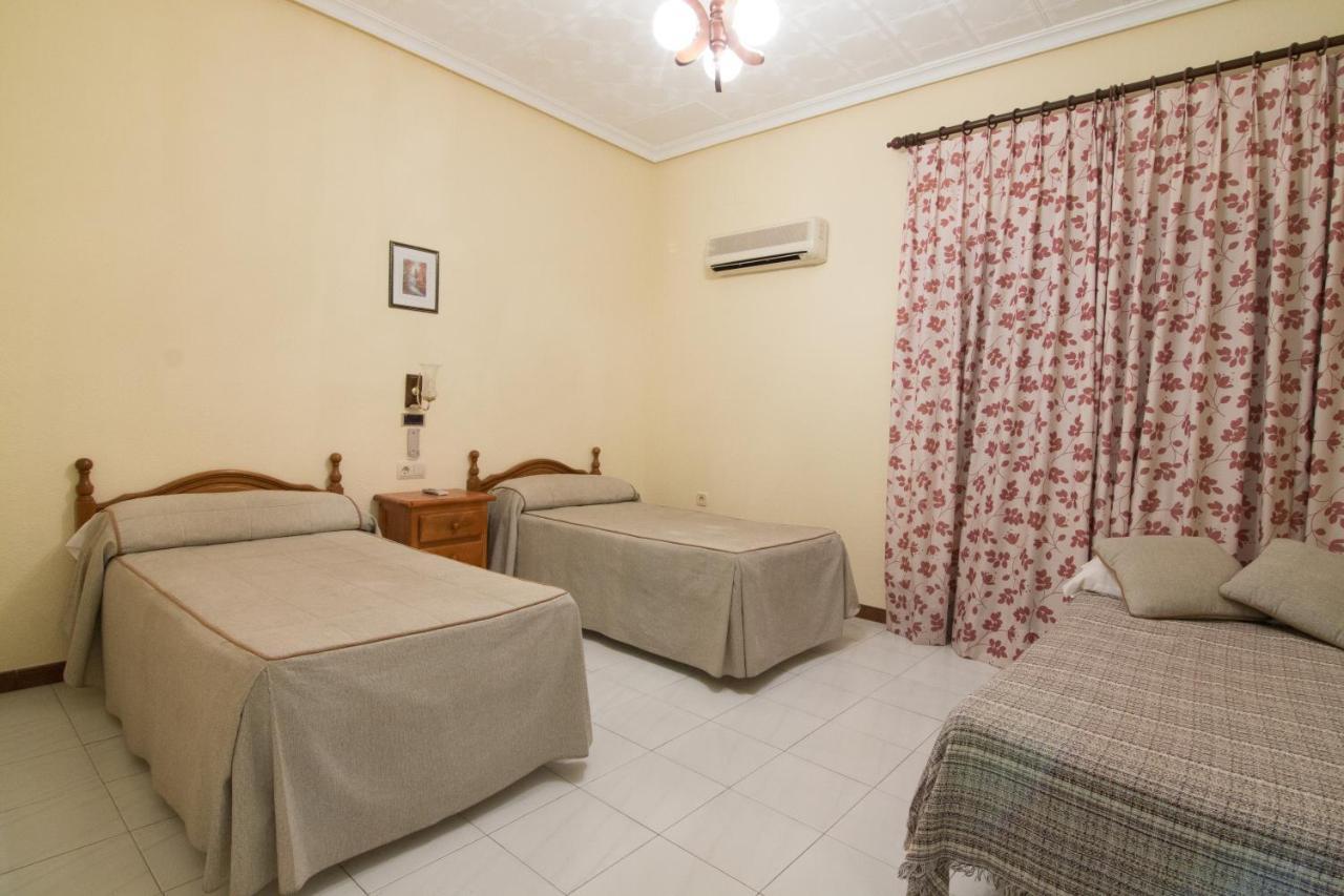 Hostal Santa Ana Madridejos Zewnętrze zdjęcie